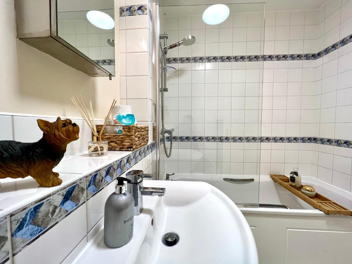 Appartamento Best Deal - 1bed In Canary Wharf With Parking Londra